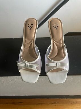 Windsor White Bow Slide Mules